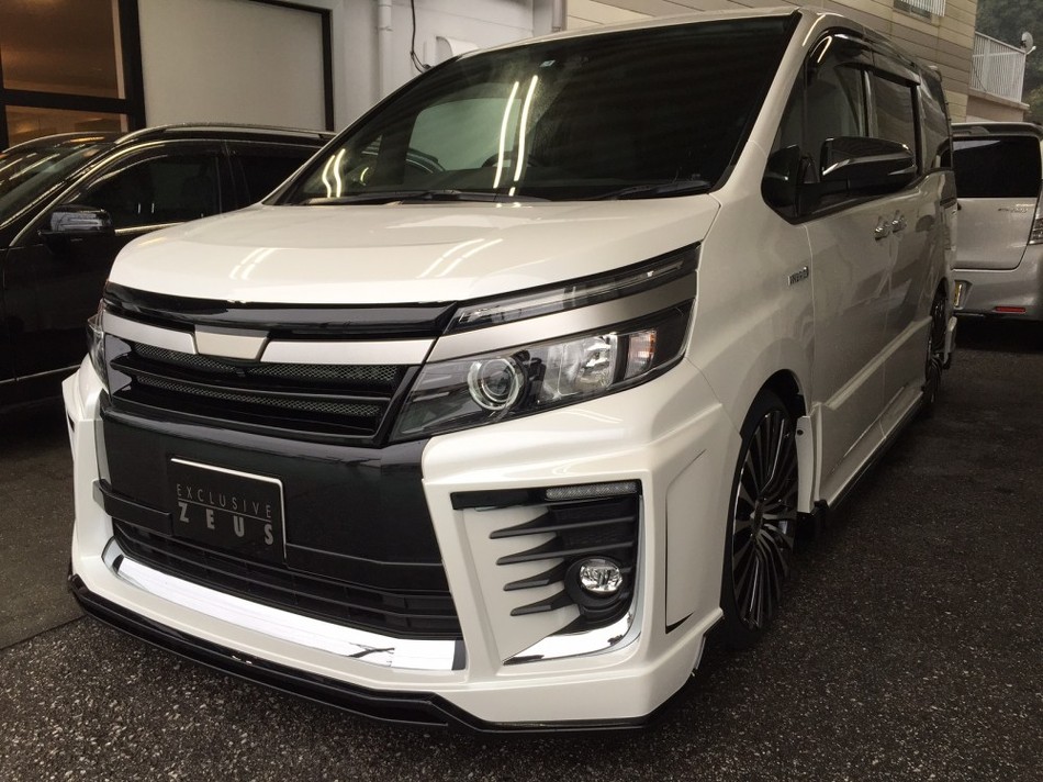 トヨタ　ヴォクシーハイブリッド　ＺＥＵＳ車高調Ver.