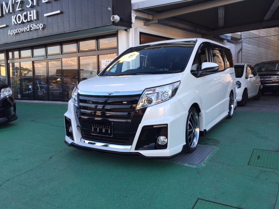 トヨタ　ノア　ZEUS車高調バージョン